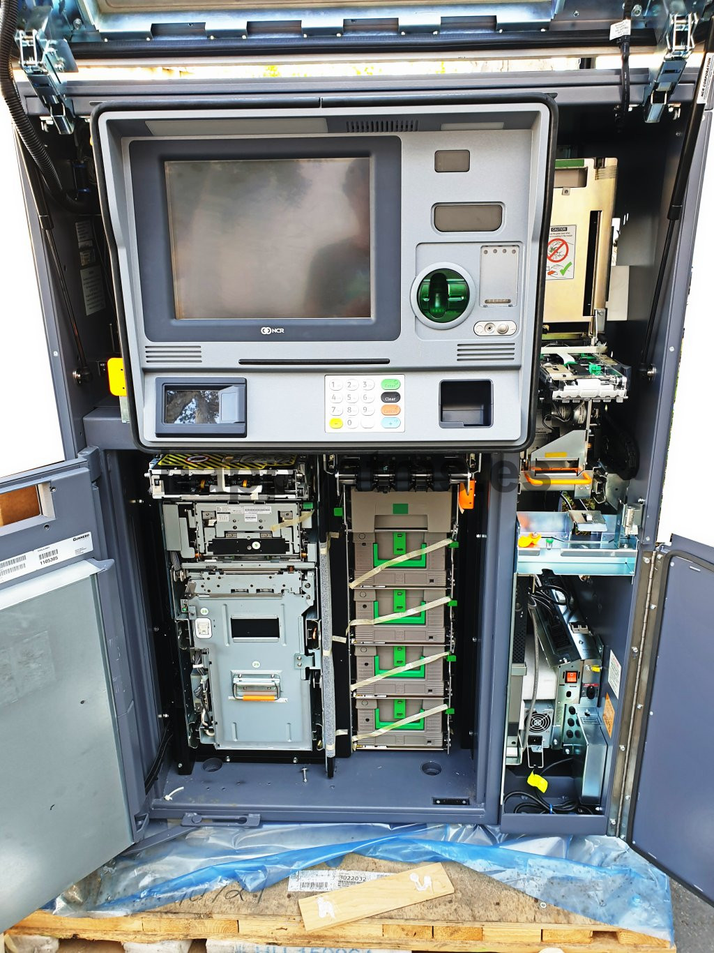 happyatms.es NCR 6638 FRONT LOAD WITH AC UNIT
